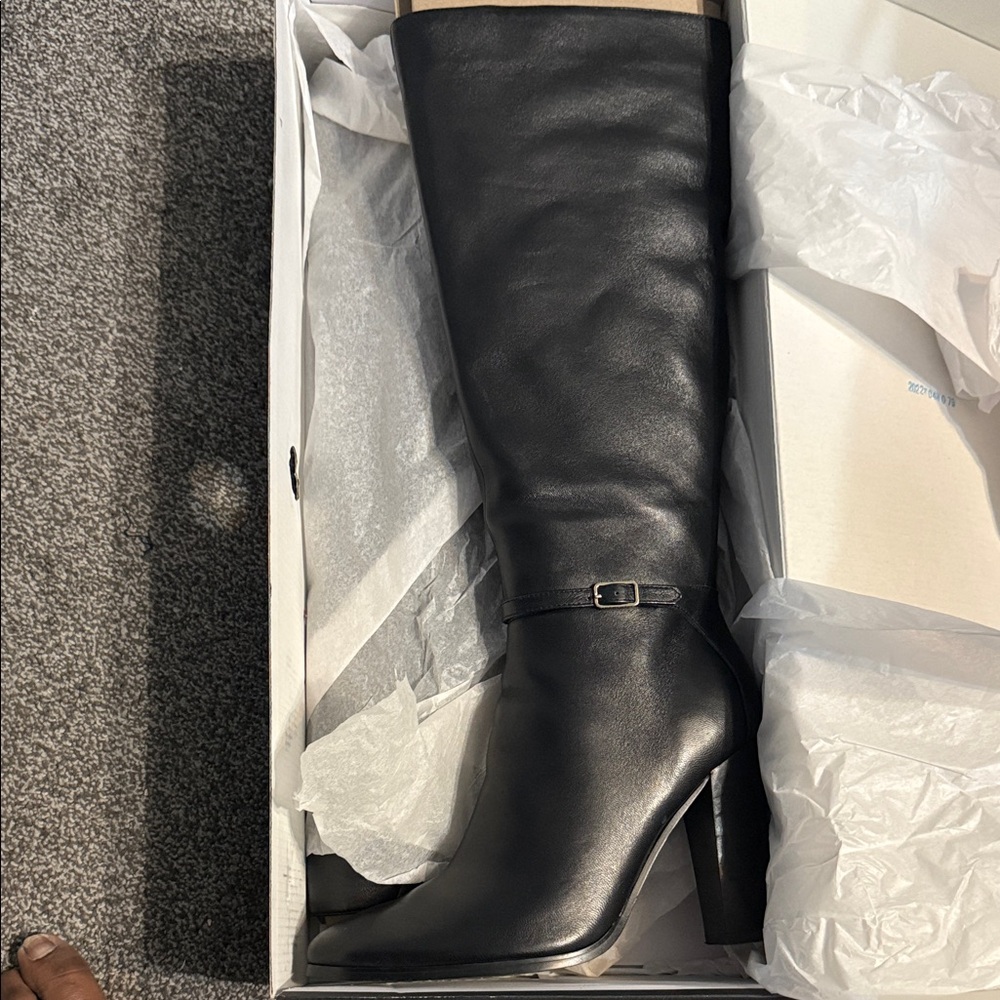 Women black leather heel boots!